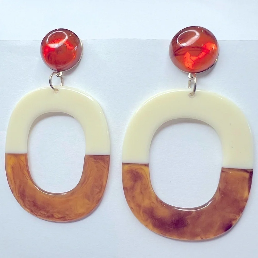 J021. Color-blocked Two Tone Oval Hoops w/ Gold Hardware Post backs - Picture 3 of 6
